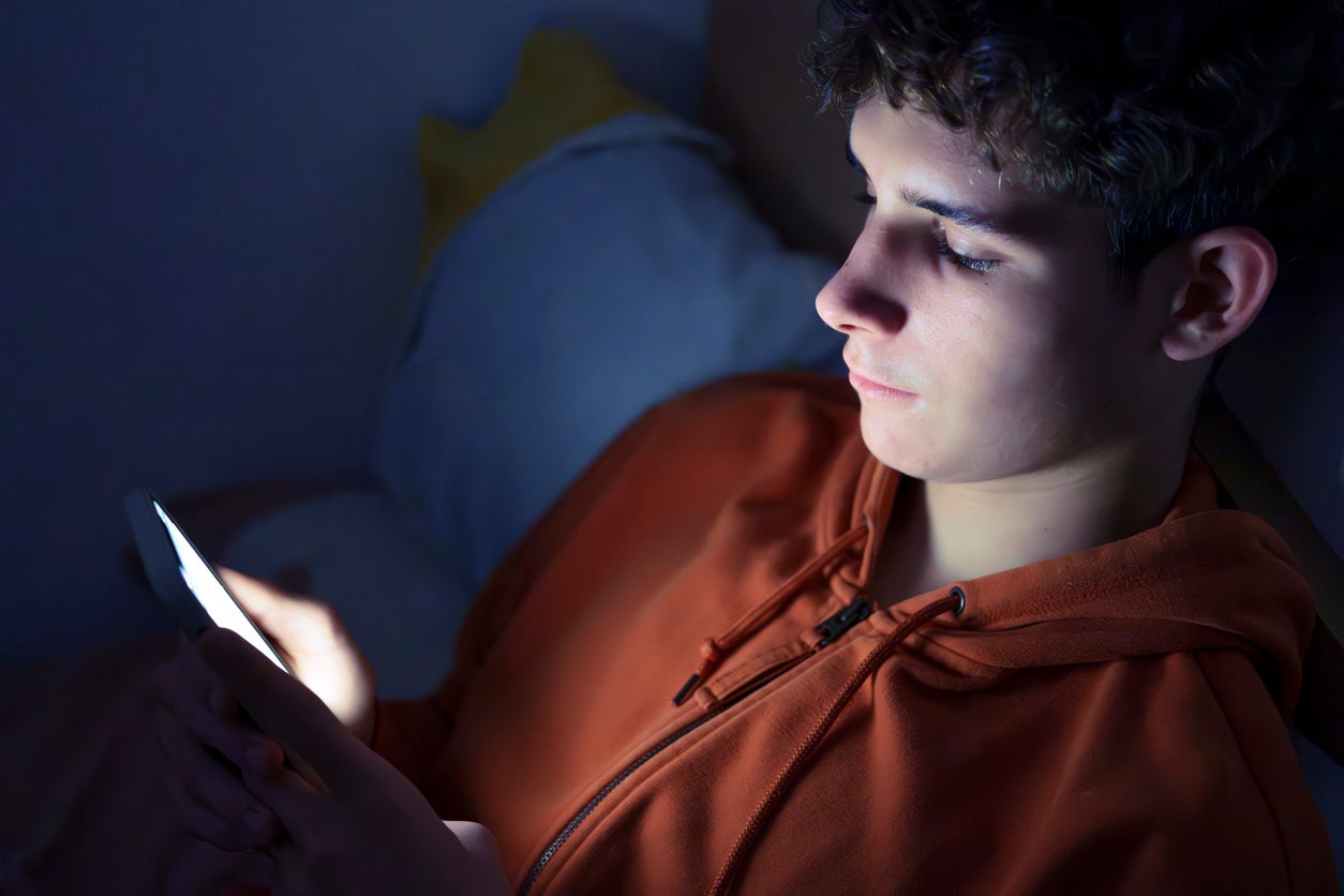 Según un estudio, los hombres jóvenes tienen más del triple de probabilidades de caer en el juego problemático que las mujeres de su misma edad