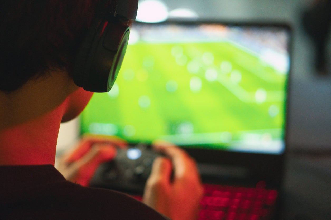 Casi la mitad de los adolescentes estadounidenses de entre 13 y 17 años afirman haber apostado en el último año, según revela una nueva encuesta, y el 11 % se considera en alto riesgo de sufrir problemas relacionados con el juego