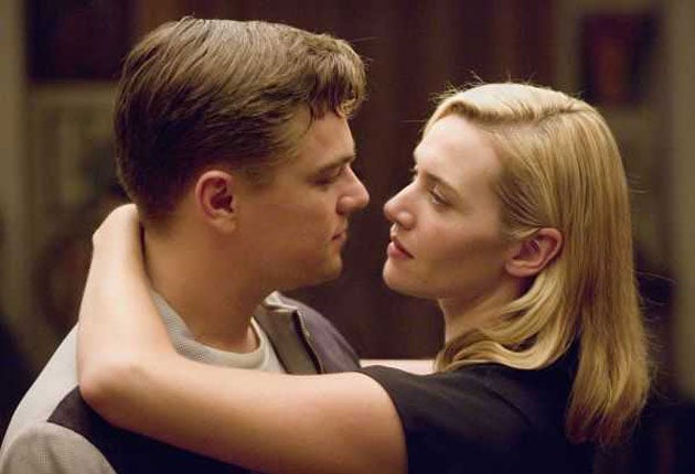Kate Winslet comentó que las escenas de sexo en ‘Revolutionary Road’ con Leonardo DiCaprio le parecieron incómodas por el factor de que su esposo, Sam Mendes, era el director