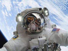 En vivo: cosmonautas rusos salen de la EEI para una caminata espacial