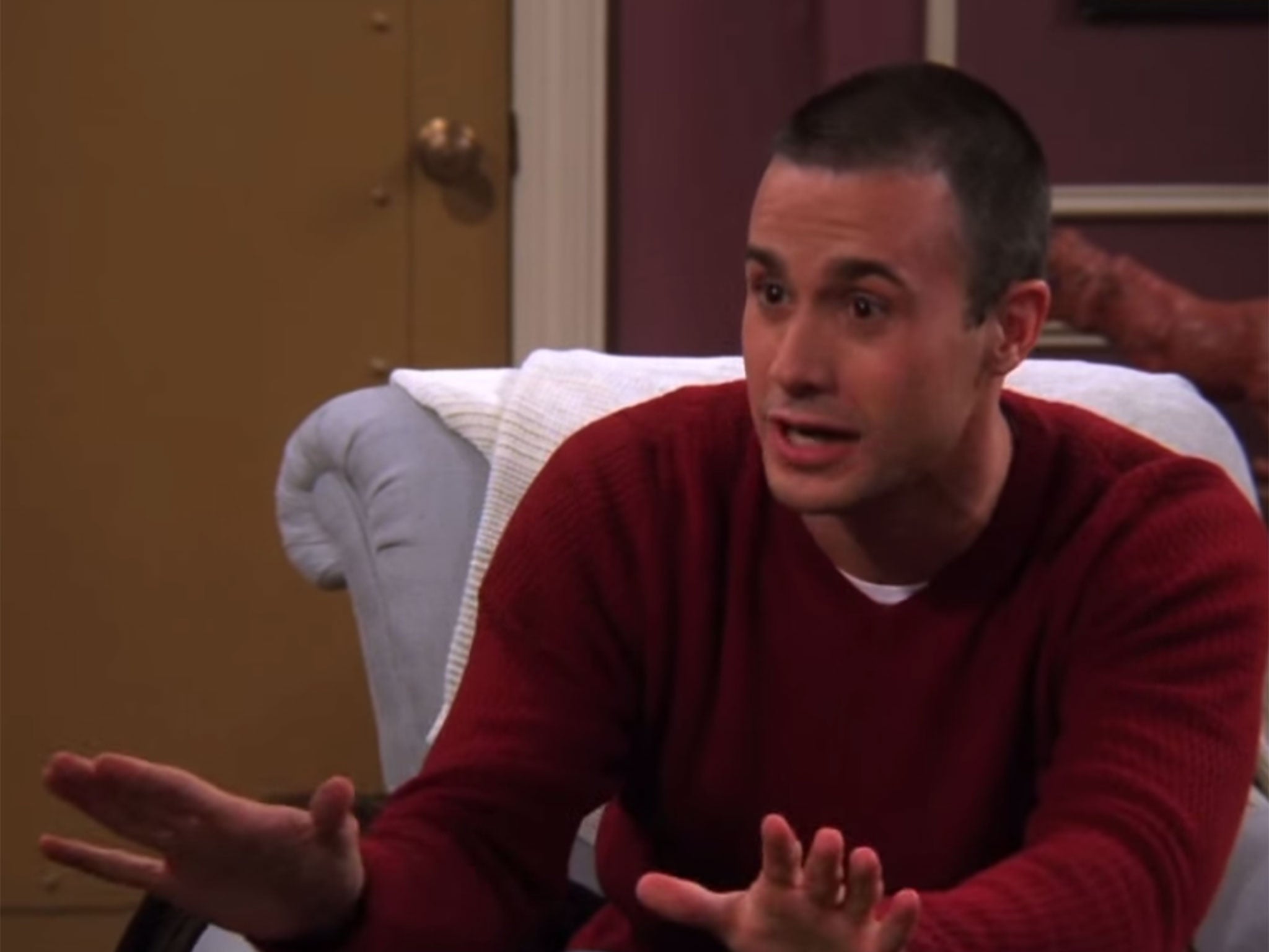 Freddie Prinze Jr interpretó a la niñera Sandy de Rachel y Ross, para gran desaprobación inicial de Ross.