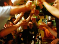 Fiestas, alcohol y sueño: cómo proteger tu descanso esta Navidad