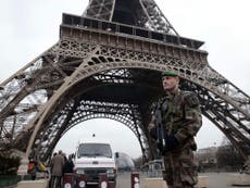 Torre Eiffel evacuada tras amenaza de bomba