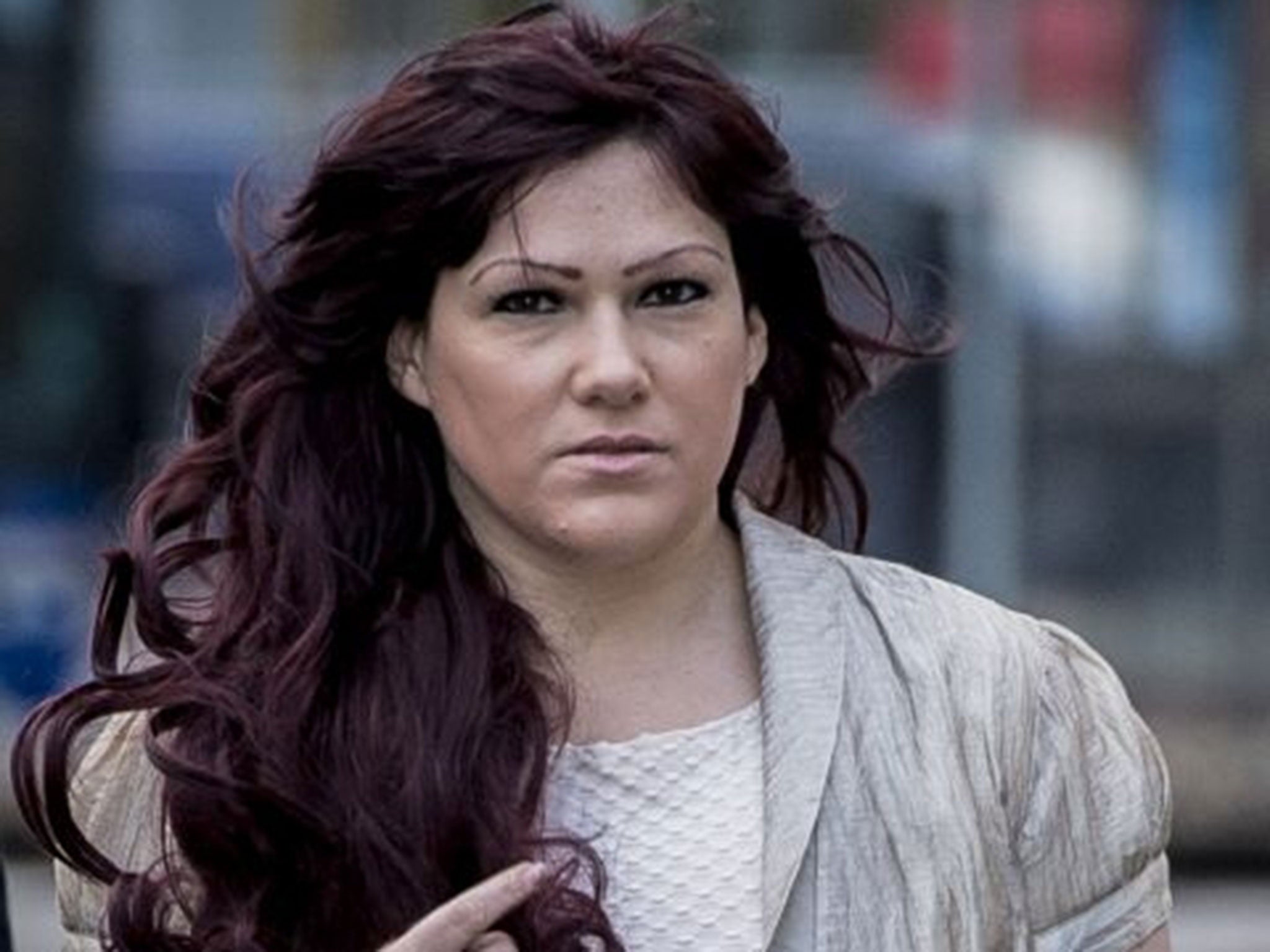 Joanne Mjadzelics, exnovia del cantante pedófilo Ian Watkins, dijo sentirse “aliviada” al conocer su muerte
