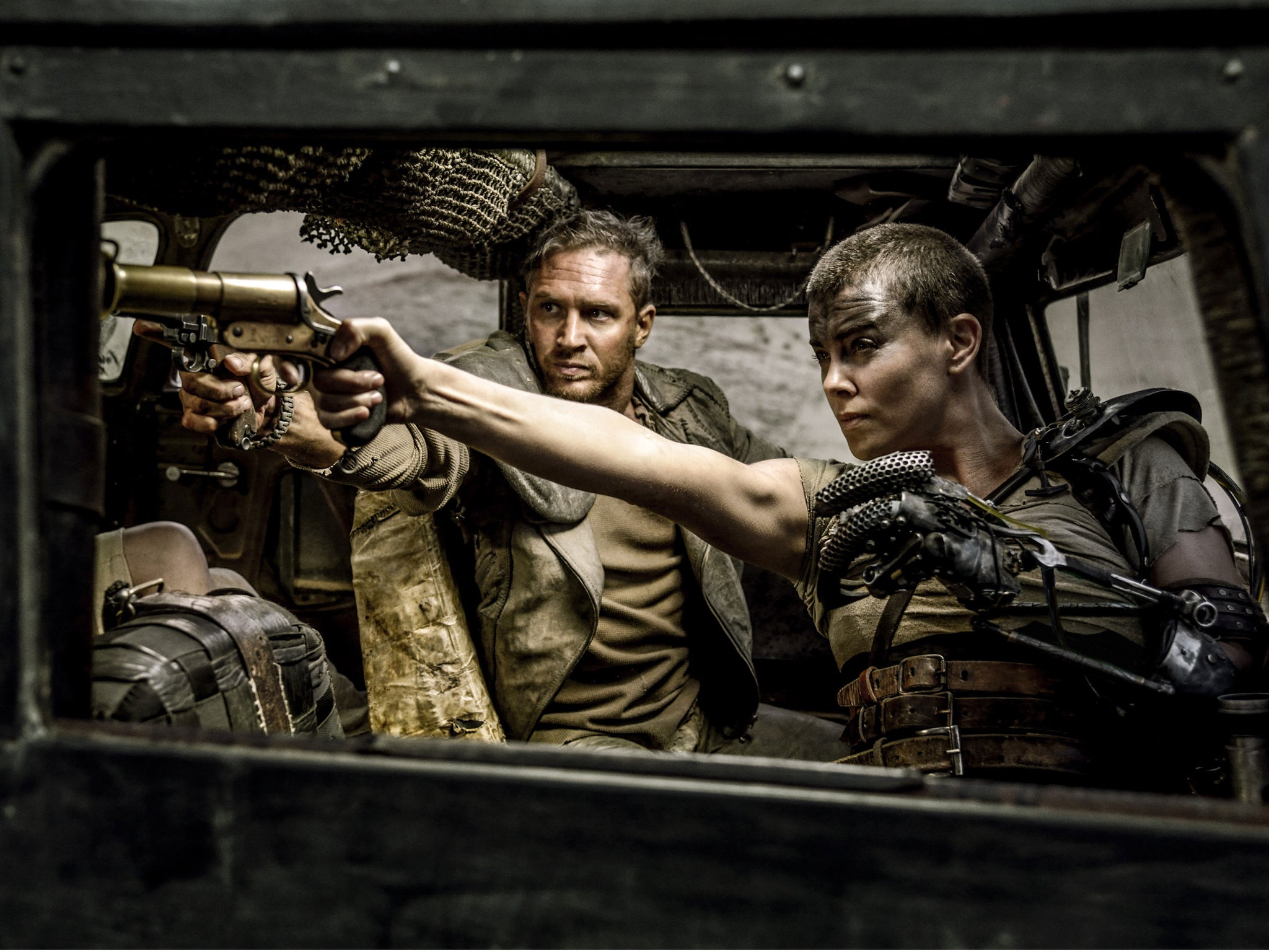 Tom Hardy y Charlize Theron en ‘Mad Max: furia en el camino’