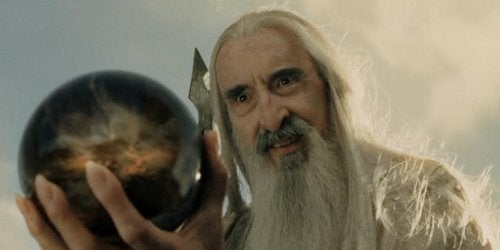 Christopher Lee como Saruman