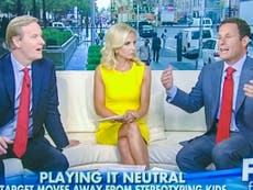 Dos presentadores de Fox News instan a espectadores a vacunarse pese a retórica anti vacuna de sus colegas