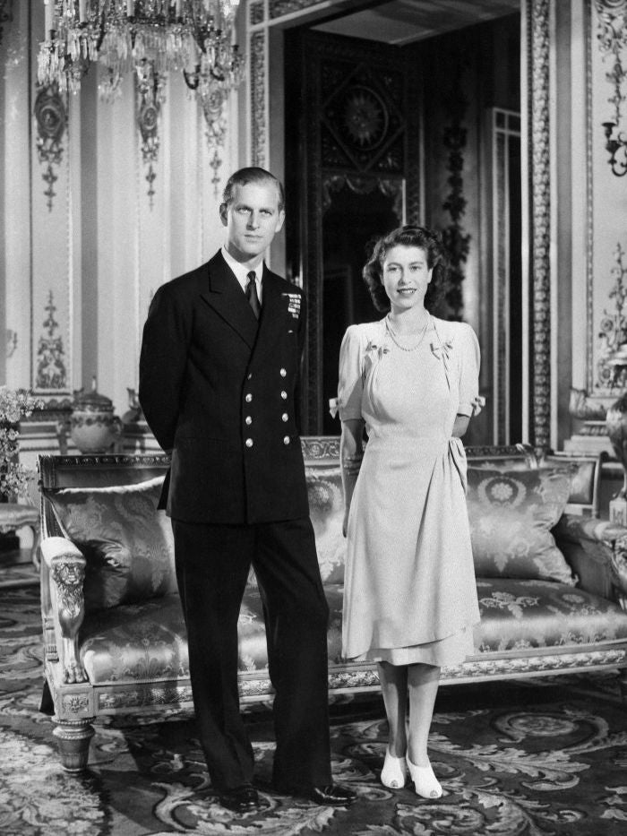 El anuncio oficial del compromiso de la princesa Isabel y Phillip Mountbatten en 1947