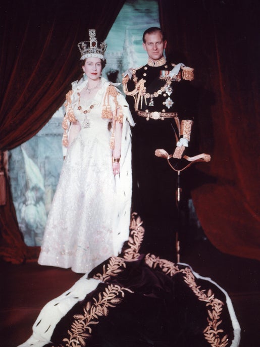 La reina Isabel y el príncipe Felipe en la coronación de la monarca en 1953