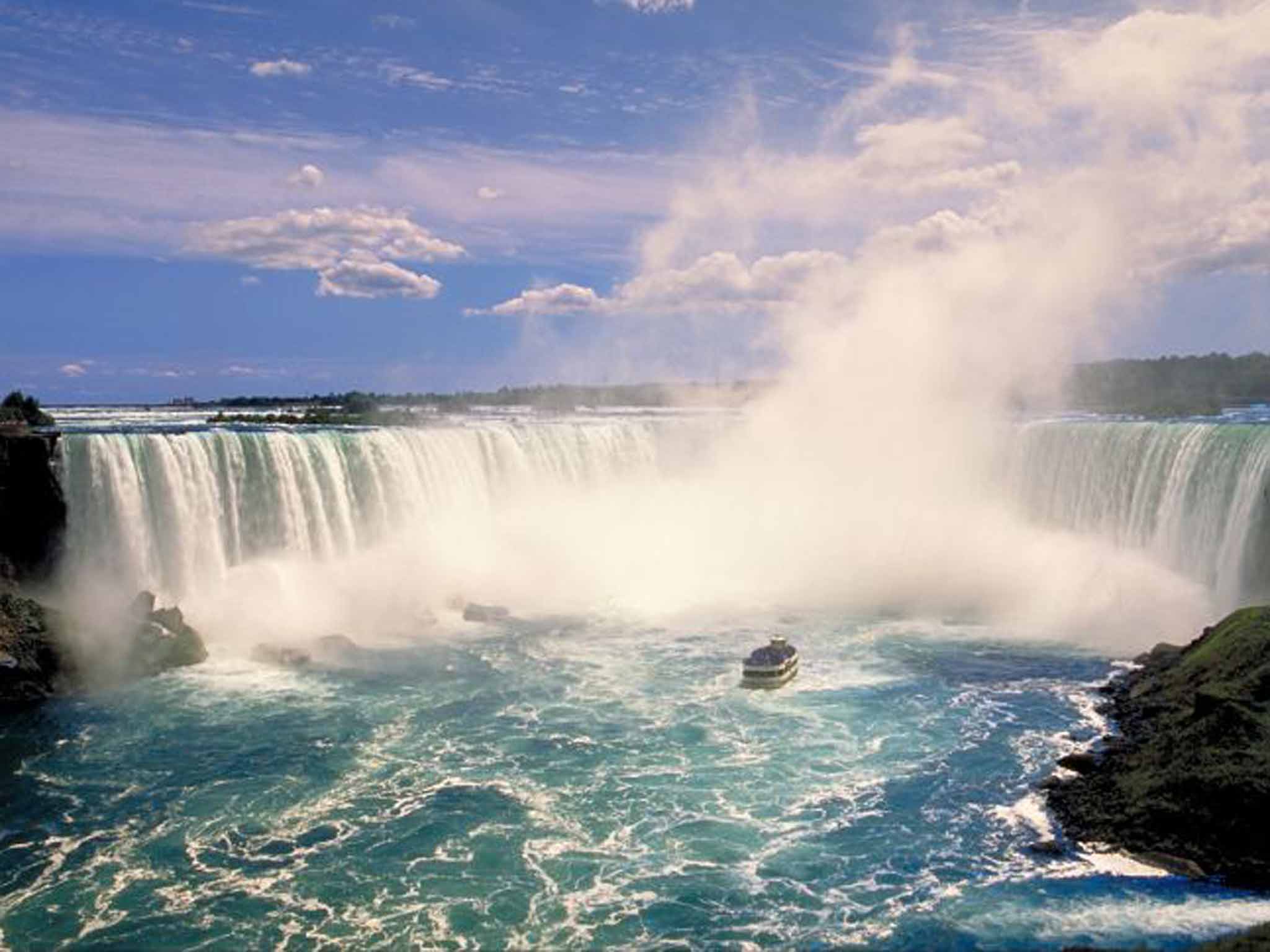 La familia atravesó la barandilla de Luna Island, una pequeña isla situada entre las cataratas American Falls y Bridal Veil Falls