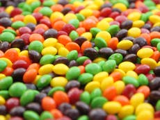 Alerta Willy Wonka: Esta empresa paga 78 mil dólares anuales por comer dulce 