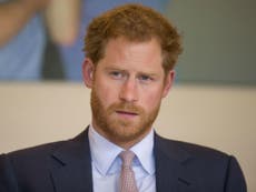 Príncipe Harry pide a veteranos militares “apoyarse unos a otro” tras el ascenso de talibanes en Afganistán