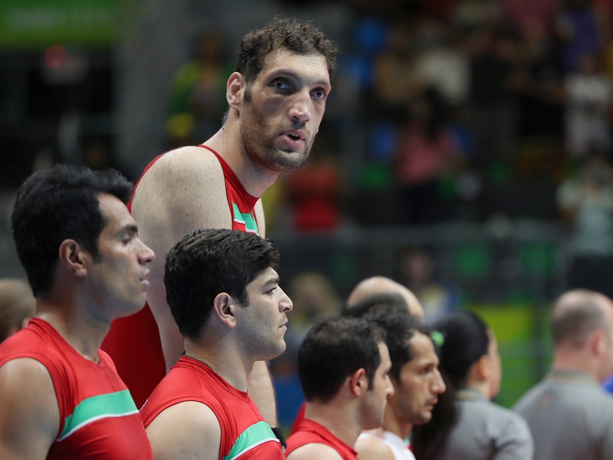 Mehrzadselakjani mide 2,43 metros y ha conducido a Irán a dos medallas de oro en voleibol sentado