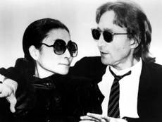 Asesino de John Lennon se disculpa con Yoko Ono 40 años después