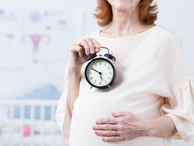<p>La edad media de las madres primerizas en EE. UU. aumentó y ahora se acerca más que nunca a los 30 años</p>
