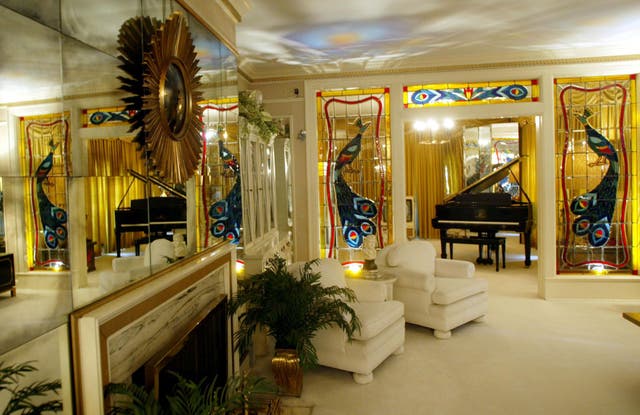 <p>¿Cómo es el interior de Graceland, la extravagante mansión de Elvis?</p>