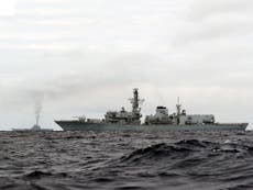 China condena “malas intenciones” del buque de guerra del Reino Unido que pasa por el Estrecho de Taiwán