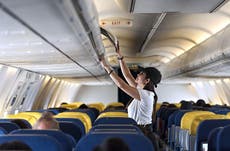 Surge debate en TikTok sobre el debido lugar del equipaje de mano durante un vuelo