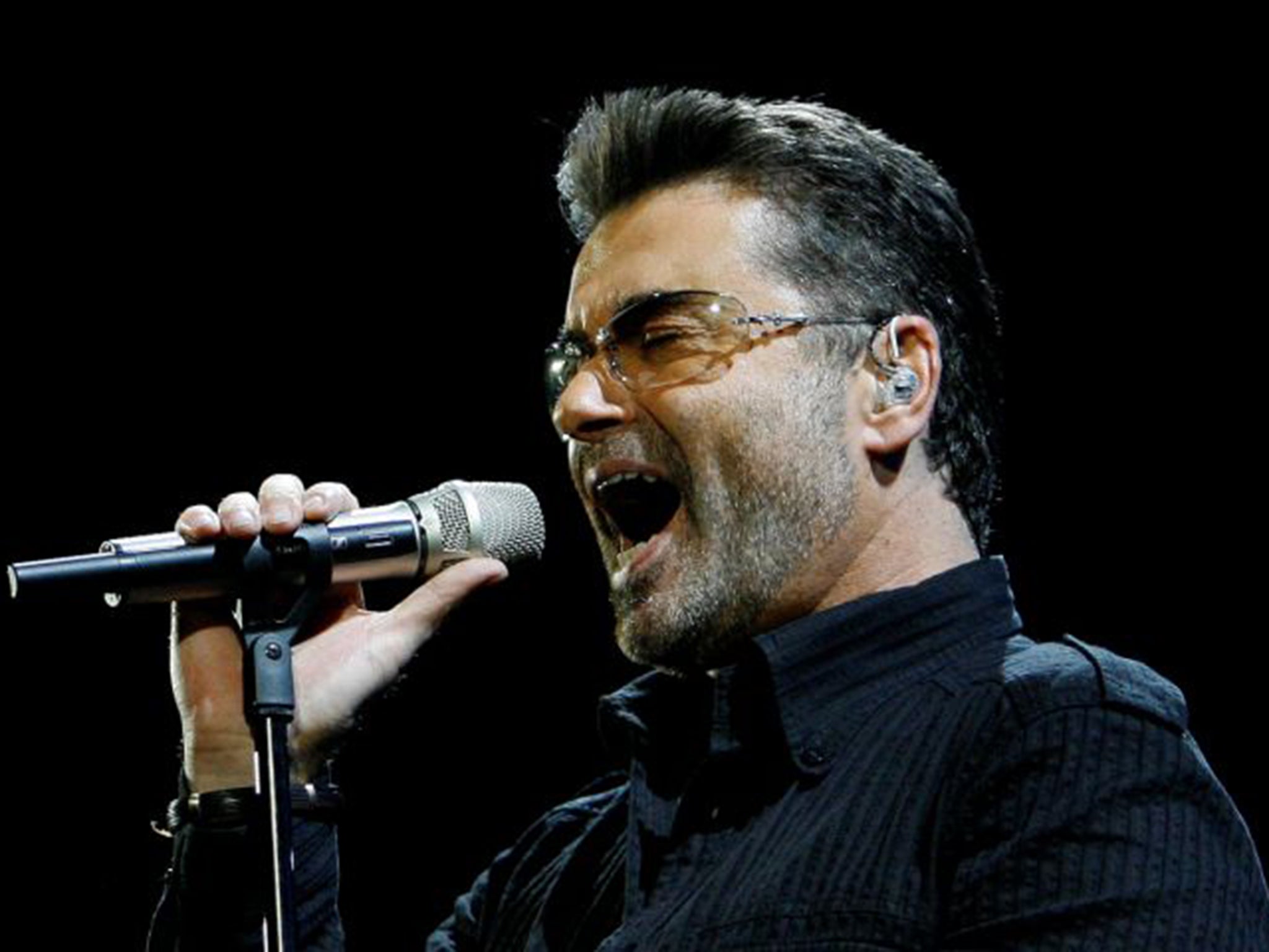 George Michael actúa en concierto en el Forum durante su gira ‘Live Global Tour’ en Inglewood, California, el 25 de junio de 2008