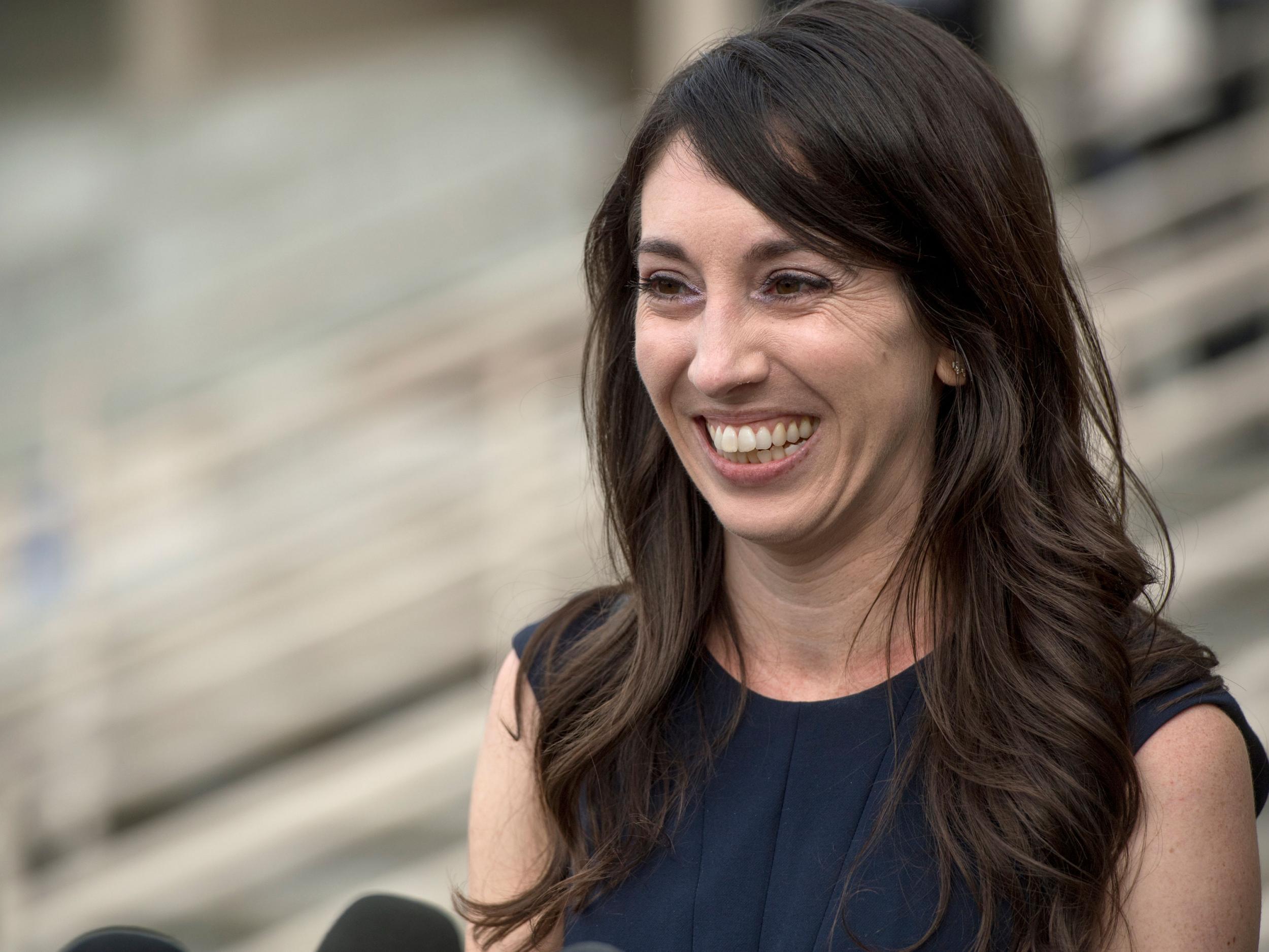 Michelle Hadley habla con la prensa en 2017, después de que todos los cargos en su contra fueran retirados