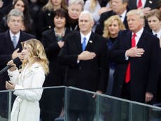 Cantante en la inauguración de Trump lamenta su actuación