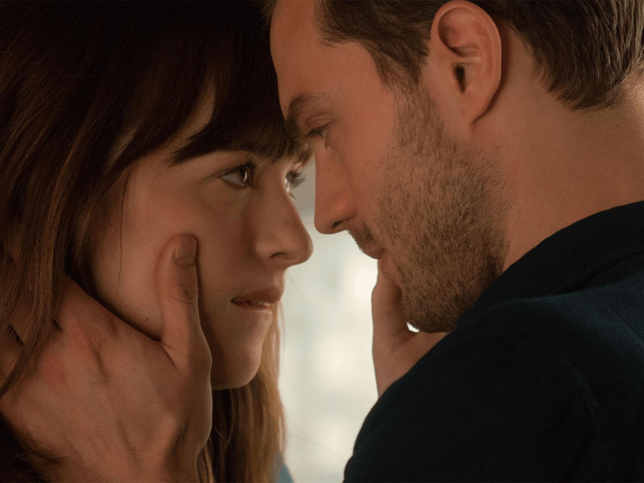 Dakota Johnson protagonizó la saga de ‘Fifty Shades of Grey’ con Jamie Dornan y aseguró que las escenas de sexo le parecieron “bastante tediosas”