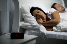 Cómo tu pareja puede estar interrumpiendo tu calidad de sueño