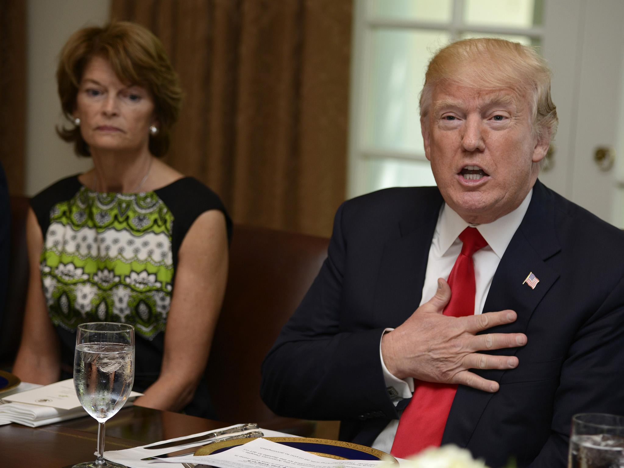 Senadora Lisa Murkowski pide a Donald Trump su renuncia 