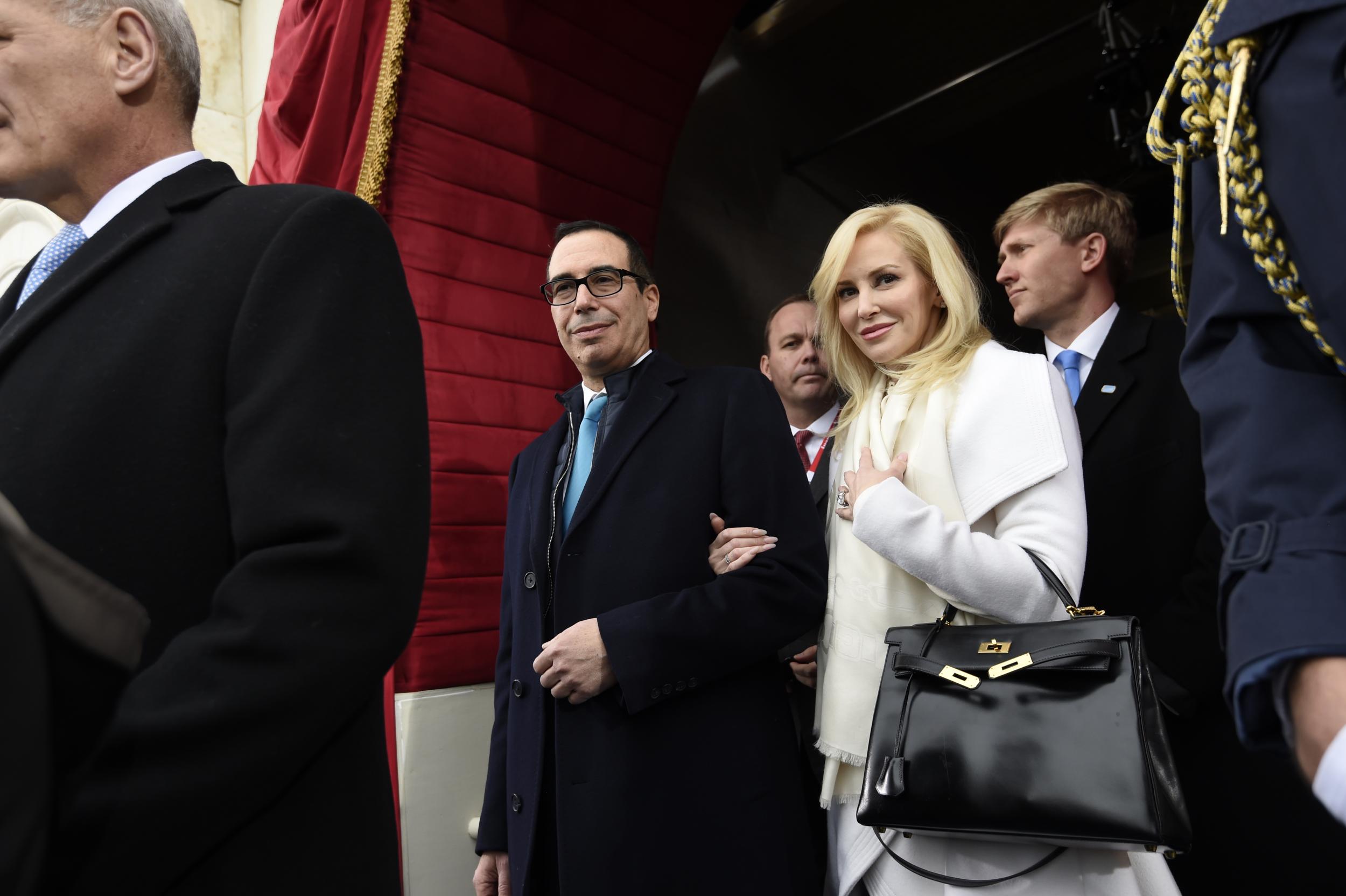 Louise Linton: Hollywood me ha “maldecido” por mi relación con la administración Trump