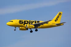 Vuelo de Spirit Airlines desviado después de que un pasajero intentara abrir la puerta del avión en el aire