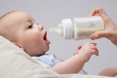 ¿Es seguro darle agua a un recién nacido?