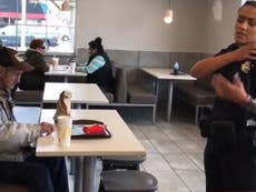 McDonald's echa a un vagabundo después de que un cliente le comprara comida