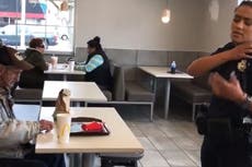 McDonald's echa a un vagabundo después de que un cliente le comprara comida