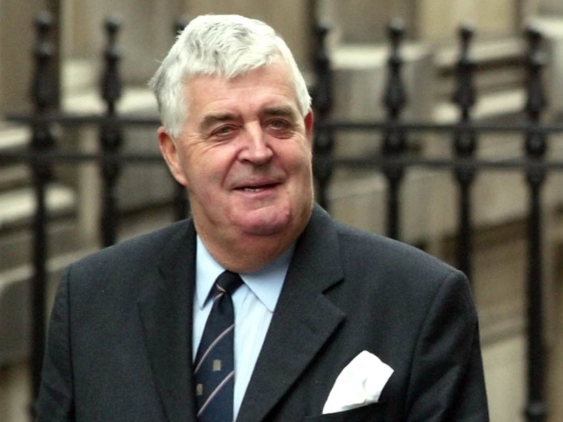 Miembro de la nobleza británica llama a Kamala Harris “la india”