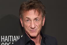 Sean Penn dice que los hombres “han cambiado los jeans por las faldas” debido a “genes cobardes”
