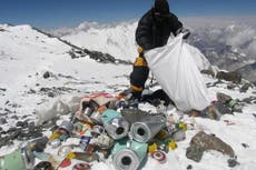 Nepal abrirá una galería que exhibirá obras de arte hechas con basura abandonada en el monte Everest