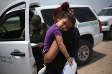 Migrantes de El Salvador sufren un viacrucis para ingresar legalmente a los Estados Unidos