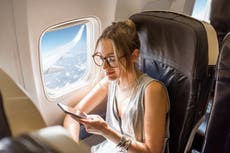 ¿Por qué mi teléfono debe estar en modo avión? Un miembro de la tripulación de cabina explica