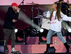 Ariana Grande parece rendirle homenaje a su ex, Mac Miller, en su línea de maquillaje
