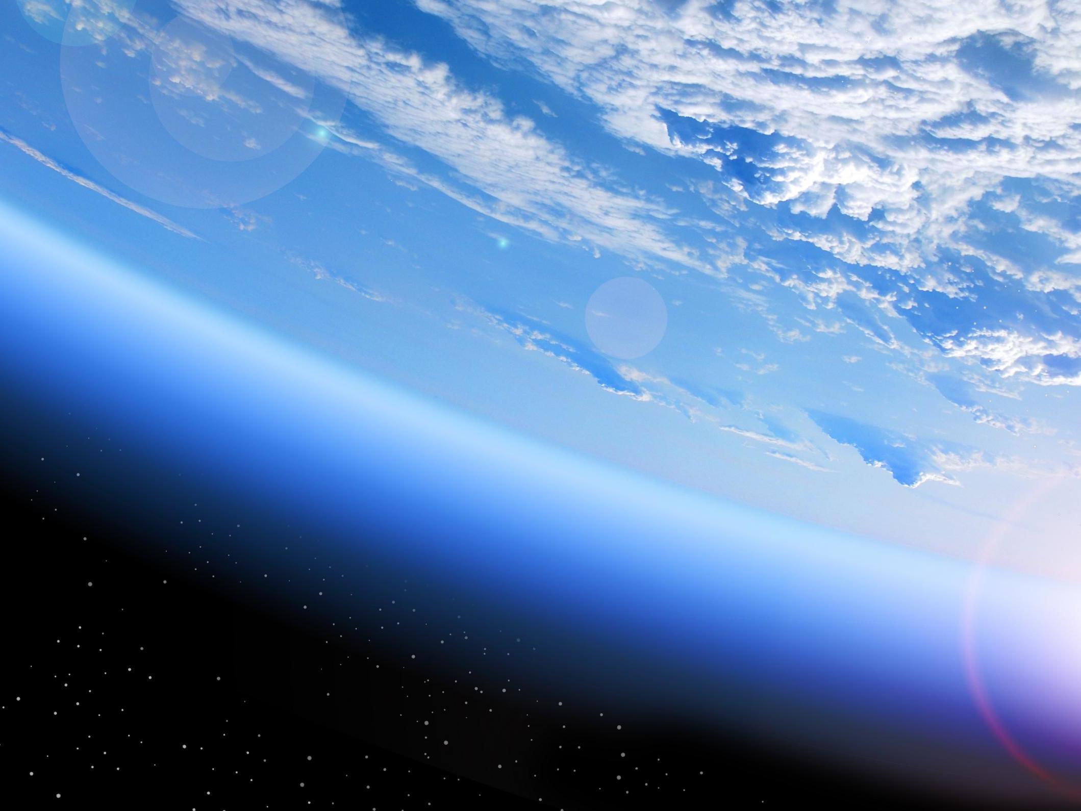 Bloquear parte de la radiación solar que incide sobre la Tierra no detendrá la crisis climática —solo la reducción de la cantidad de gases de efecto invernadero en la atmósfera lo hará a largo plazo—, pero podría reducir las temperaturas globales y dar más tiempo al mundo para poner en marcha soluciones, según los partidarios de esta medida