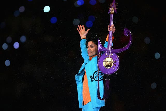 <p>Prince actúa durante el "Pepsi Halftime Show" en el Super Bowl XLI entre los Indianapolis Colts y los Chicago Bears el 4 de febrero de 2007 en el Dolphin Stadium en Miami Gardens, Florida. </p>