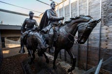 La estatua de Robert E Lee que fue removida de Charlottesville encuentra nuevo hogar en un complejo de golf