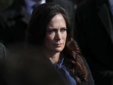 Melania critica a la ex secretaria de prensa por “falsedad y traición”