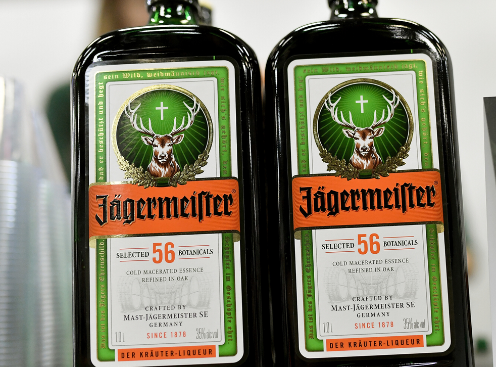 <p>El Jagermeister es un licor digestivo que tiene un volumen de 35 por ciento de alcohol </p>