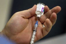 Ciudadanos en Boston protestan contra la vacuna para influenza: ‘Es una violación de autonomía corporal’