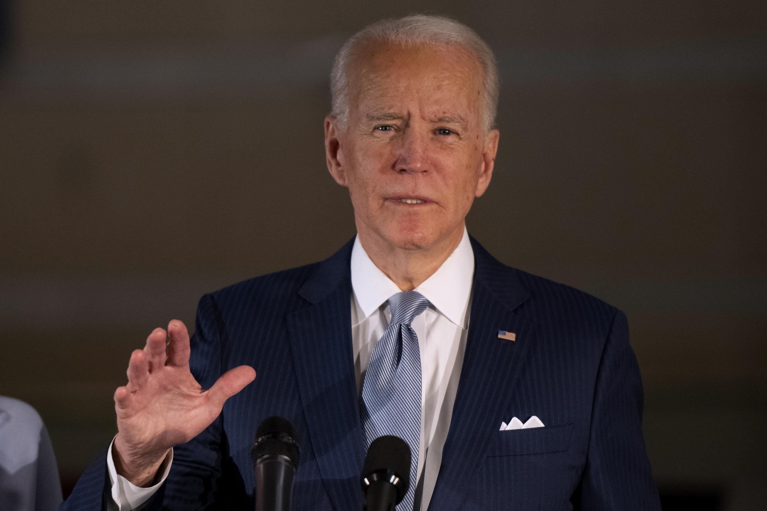 Biden pide un nuevo paquete de ayuda por Covid antes de Navidad
