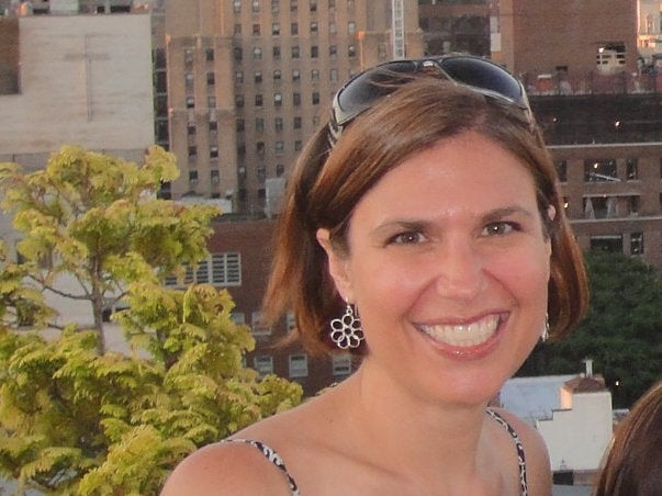 “Si espera, podría ser demasiado tarde”: familia de doctora que murió por suicidio durante la pandemia, impulsa una nueva ley