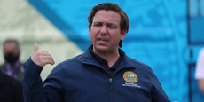 Gobernador de Florida, DeSantis, defiende no usar cubrebocas en el Super Bowl