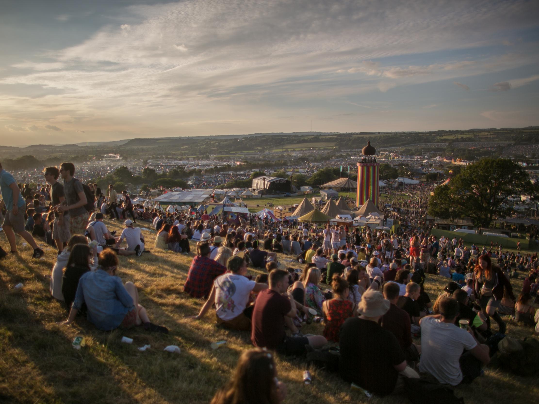 Glastonbury 2021: Emily Eavis Dice Que Los Organizadores Planean El ...