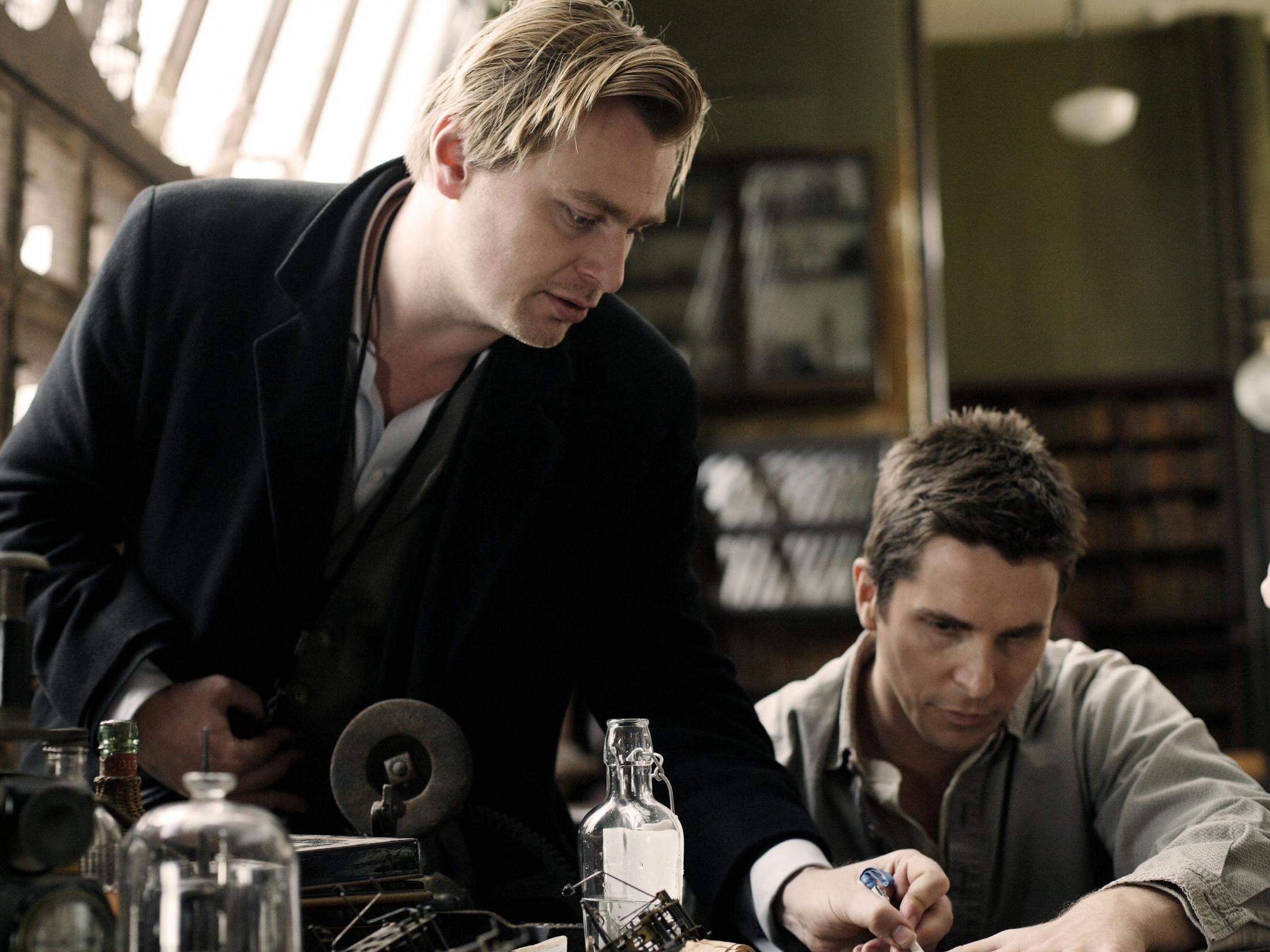 Christopher Nolan dirige a Christian Bale en el rodaje de ‘El gran truco’